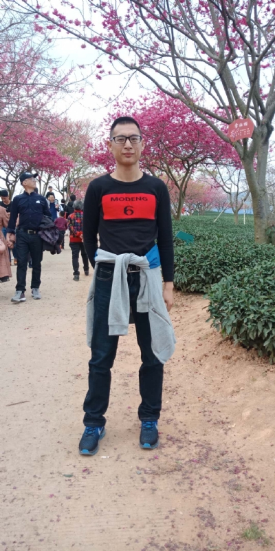小梁的第二张照片--厦门婚介网