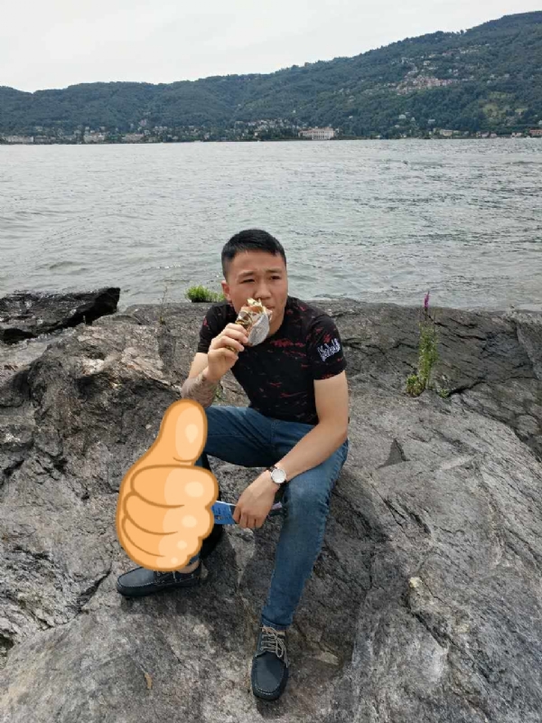 绚烂背后的平淡的第一张照片--厦门婚介网