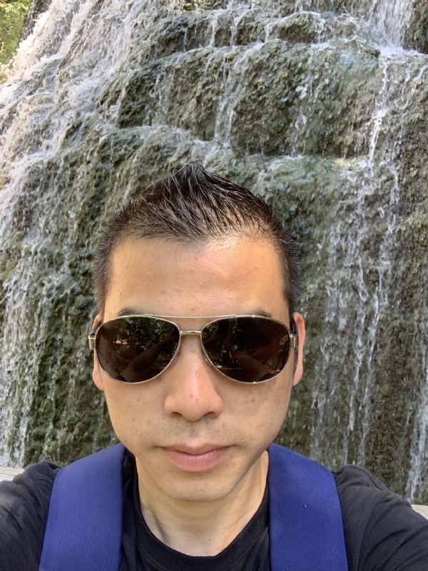 高兴的第二张照片--厦门婚介网