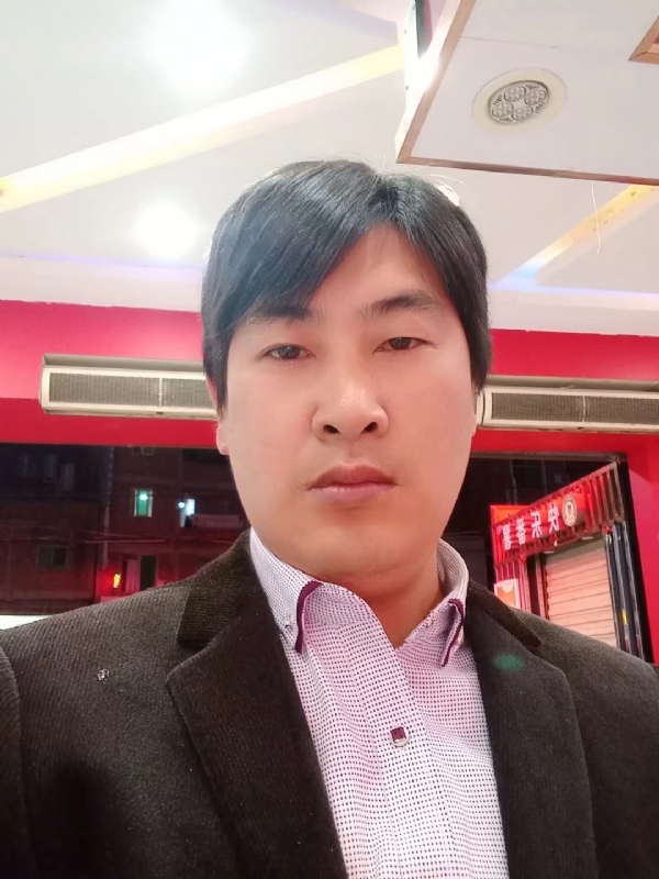 奔跑的第二张照片--厦门婚介网