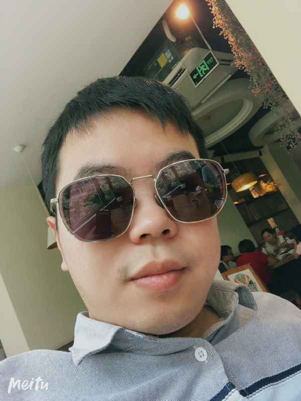 月台等路人的第一张照片--厦门婚介网