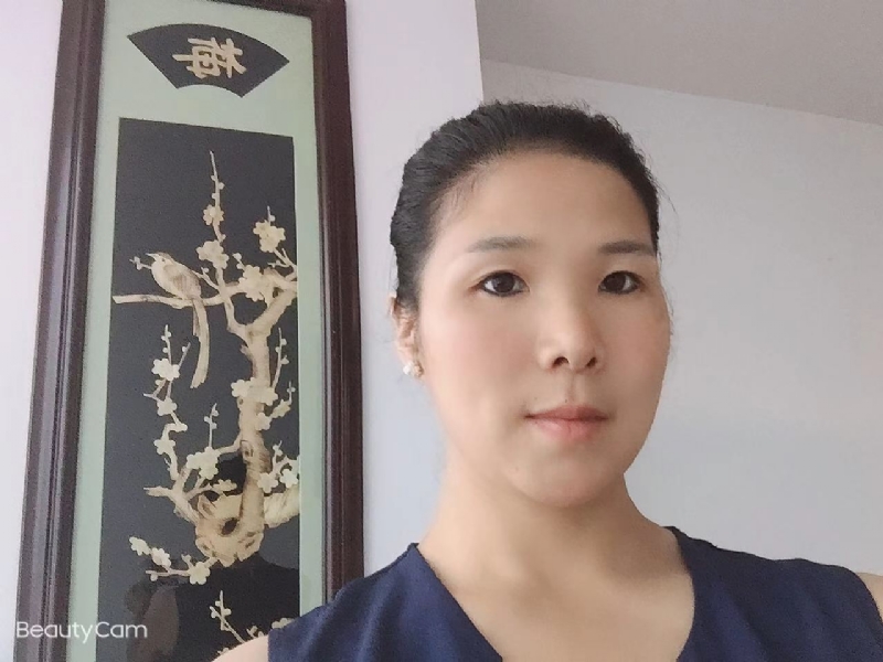 微笑的第一张照片--厦门婚介网