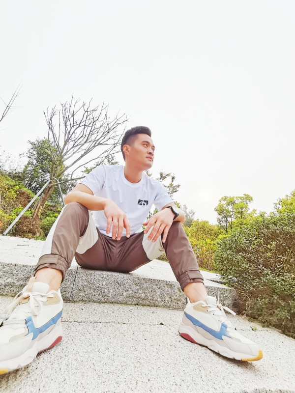 一个人，干净利落的第一张照片--厦门婚介网