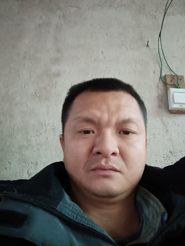 兰成龙的第二张照片--厦门婚介网