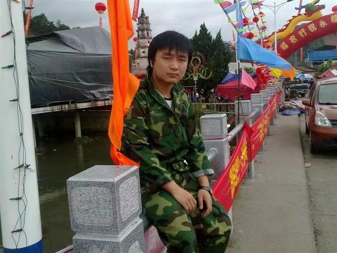如影随形的第二张照片--厦门婚介网